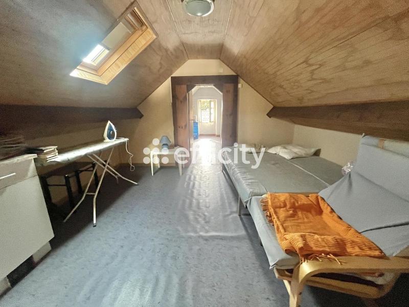 Maison - 92 m² - 7 pièces