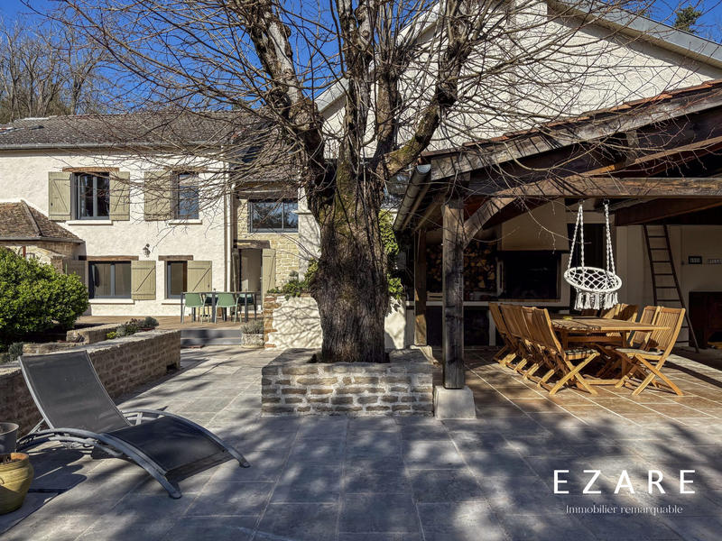 Maison - 384 m² - 10 pièces