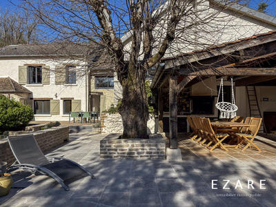 Maison - 384 m² - 10 pièces