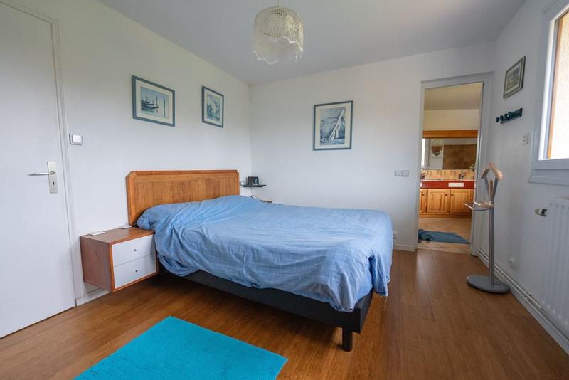 Maison - 243 m² - 9 pièces