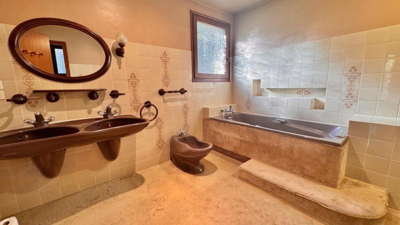 Maison - 246 m² - 8 pièces