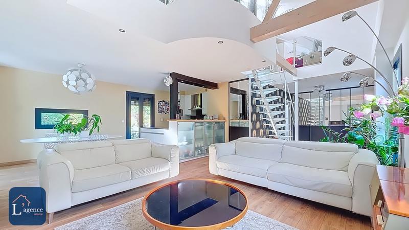 Maison - 228 m² - 7 pièces