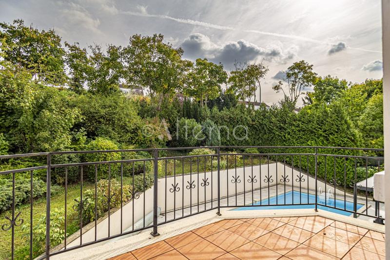 Maison - 262 m² - 11 pièces