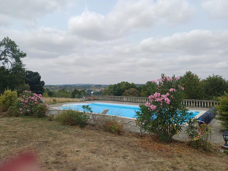 Maison - 207 m² - 9 pièces