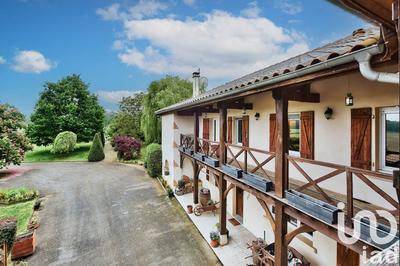 Maison - 262 m² - 10 pièces