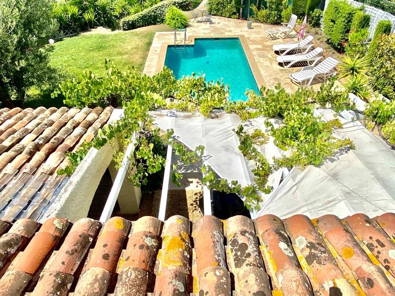 Maison - 240 m² - 8 pièces