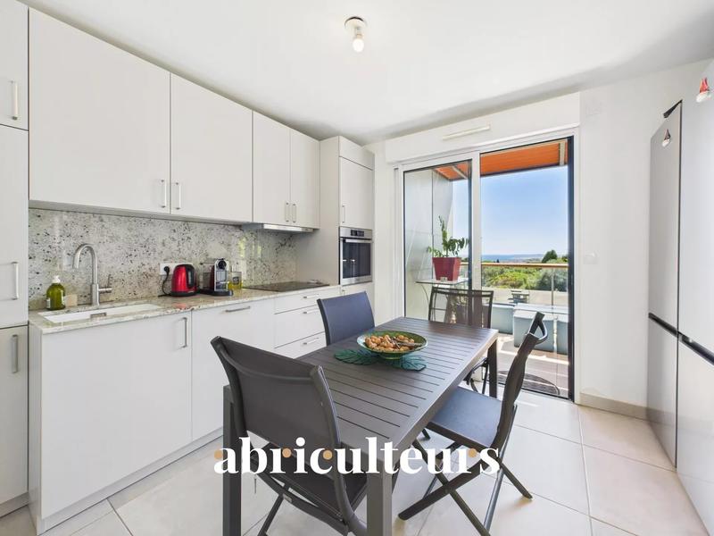 Appartement - 80 m² - 3 pièces