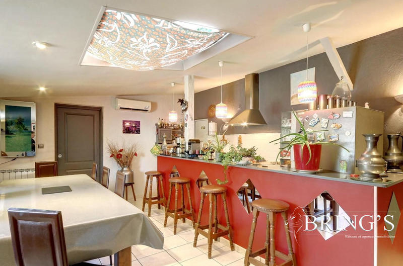 Maison - 188 m² - 8 pièces