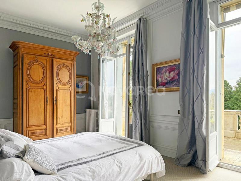 Appartement - 300 m² - 8 pièces