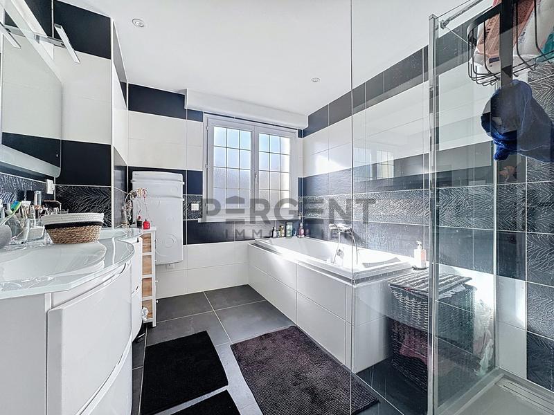 Maison - 95 m² - 5 pièces