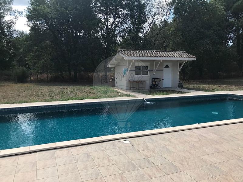 Propriété - 284 m² - 10 pièces