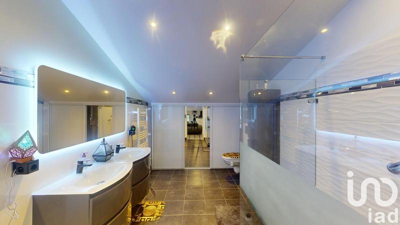 Maison - 270 m² - 9 pièces