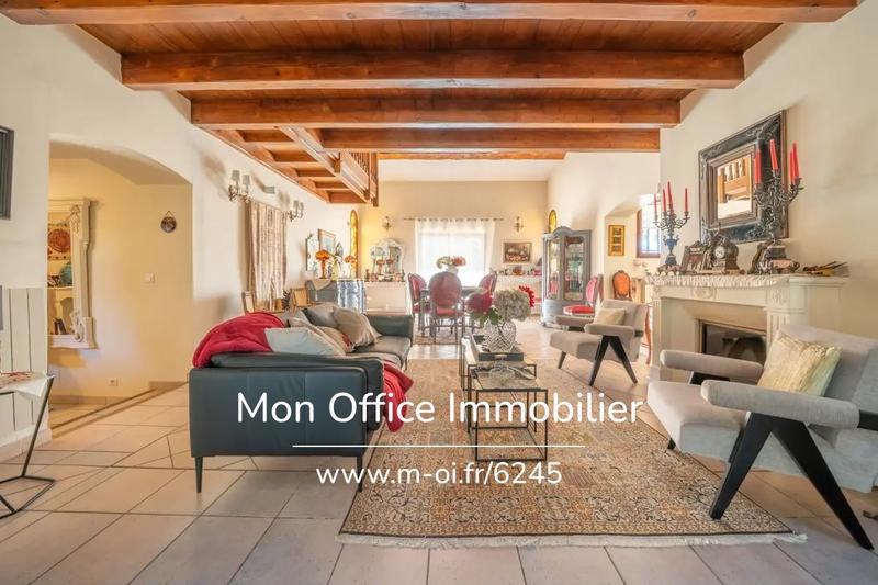 Maison - 233 m² - 7 pièces