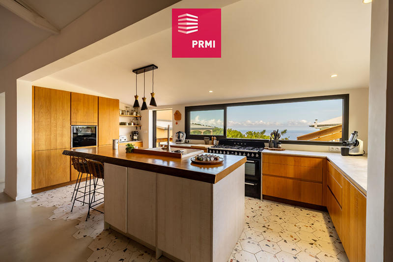 Maison - 230 m² - 7 pièces