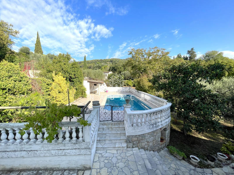 Maison - 188 m² - 9 pièces