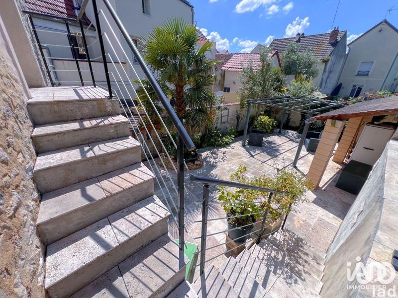 Maison - 280 m² - 8 pièces