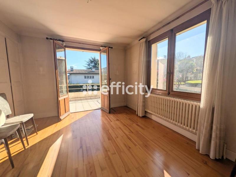 Maison - 101 m² - 7 pièces