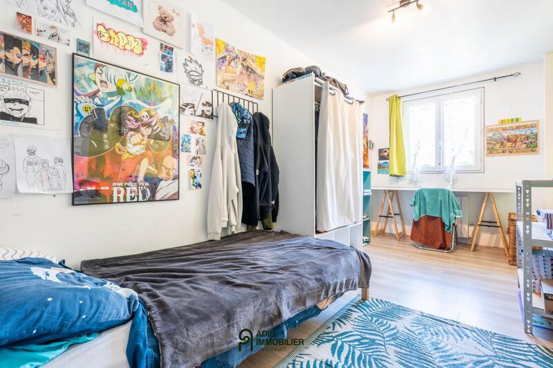 Maison - 220 m² - 12 pièces