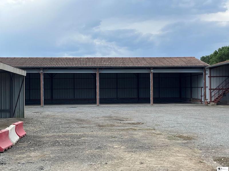 Parking / Garage - 863 m²