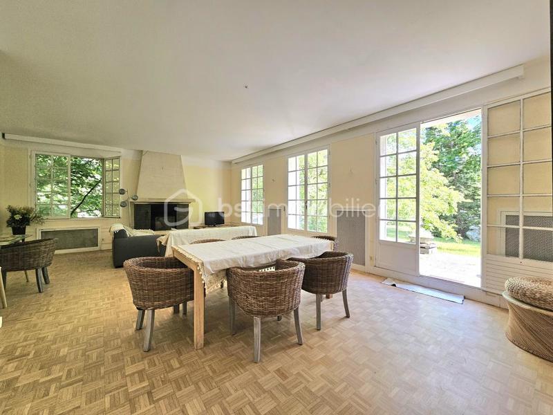 Demeure - 231 m² - 7 pièces