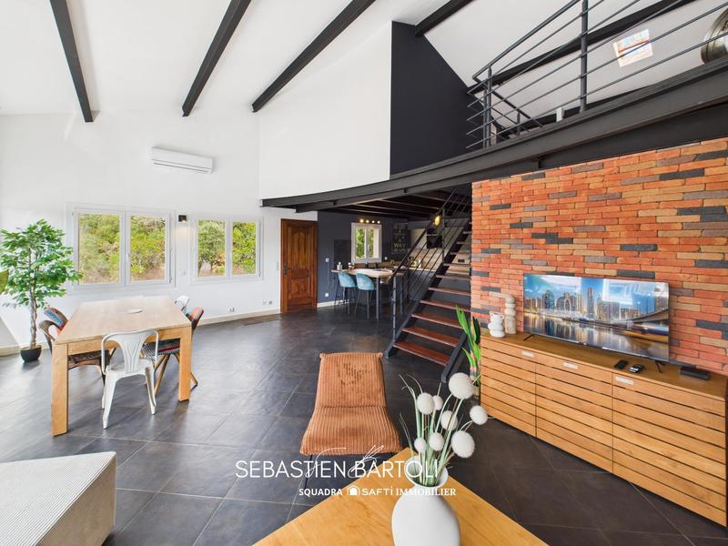 Appartement - 100 m² - 4 pièces