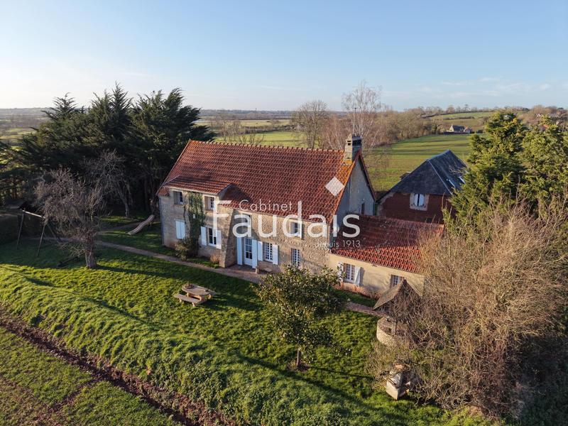 Maison - 267 m² - 11 pièces