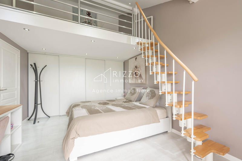 Maison - 242 m² - 8 pièces