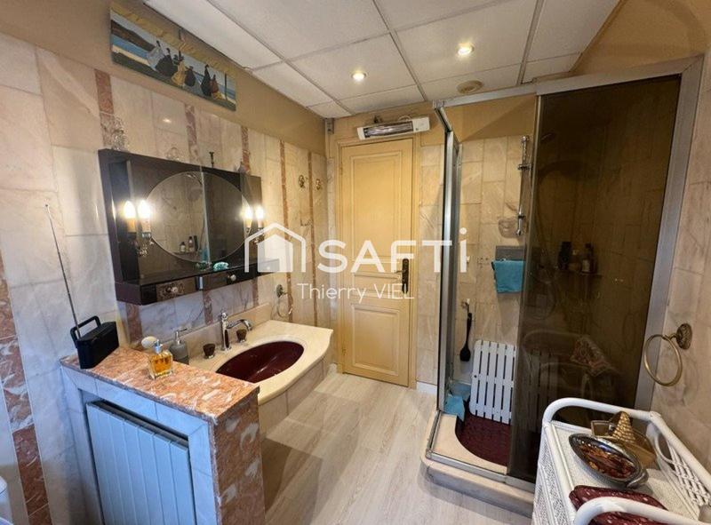 Maison - 219 m² - 8 pièces