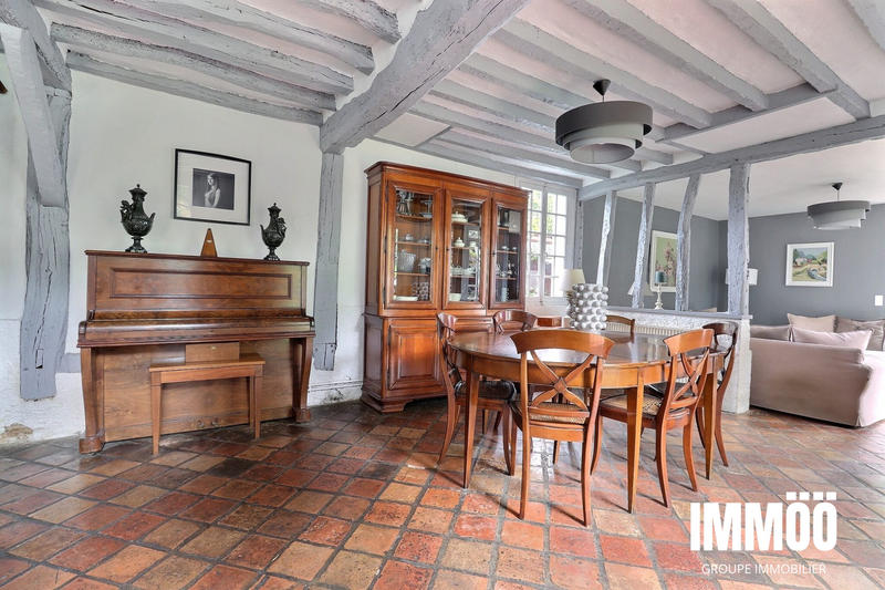 Maison - 225 m² - 10 pièces