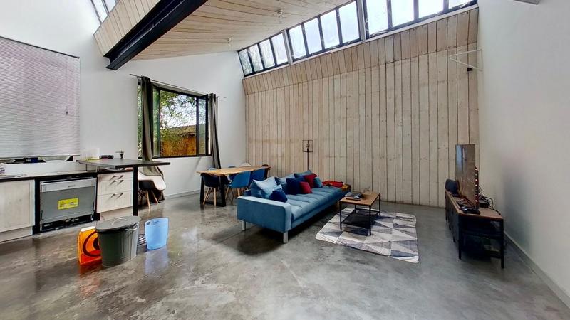 Loft - 115 m² - 4 pièces