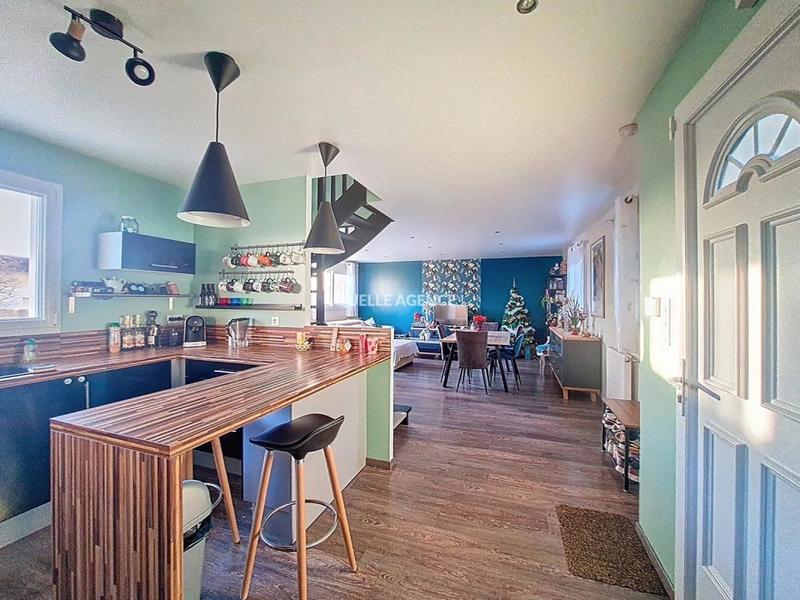 Maison - 90 m² - 5 pièces