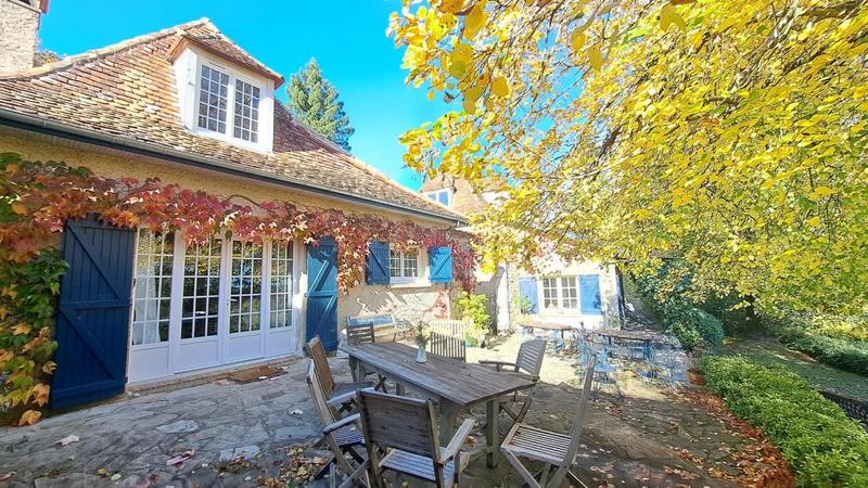 Propriété - 370 m² - 9 pièces