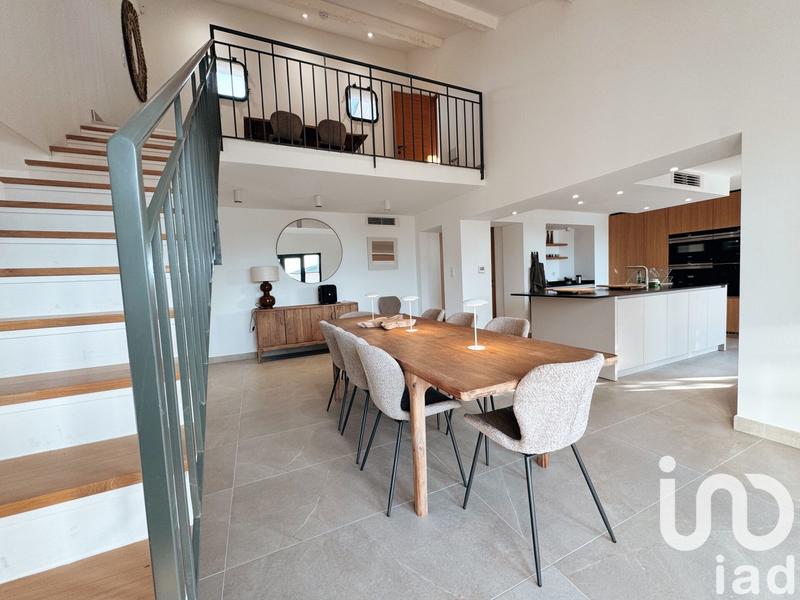 Maison - 207 m² - 7 pièces