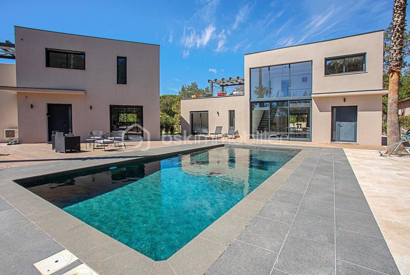 Maison - 300 m² - 10 pièces