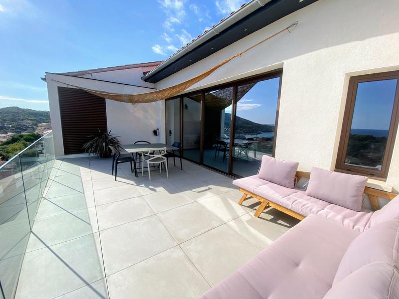 Maison contemporaine - 252 m² - 9 pièces