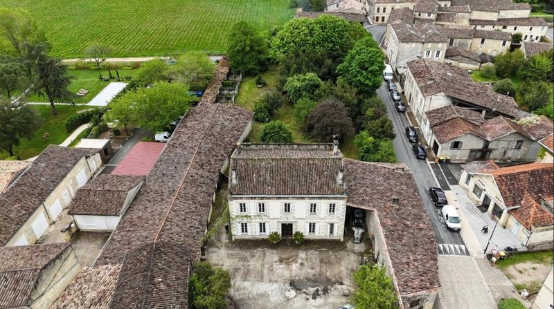 Maison - 250 m² - 7 pièces