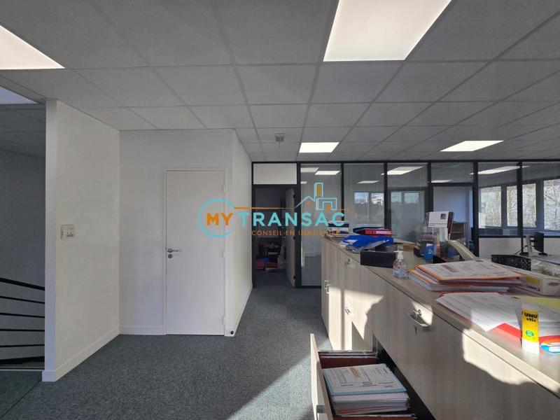 Local d'activité / Entrepôt - 221 m²