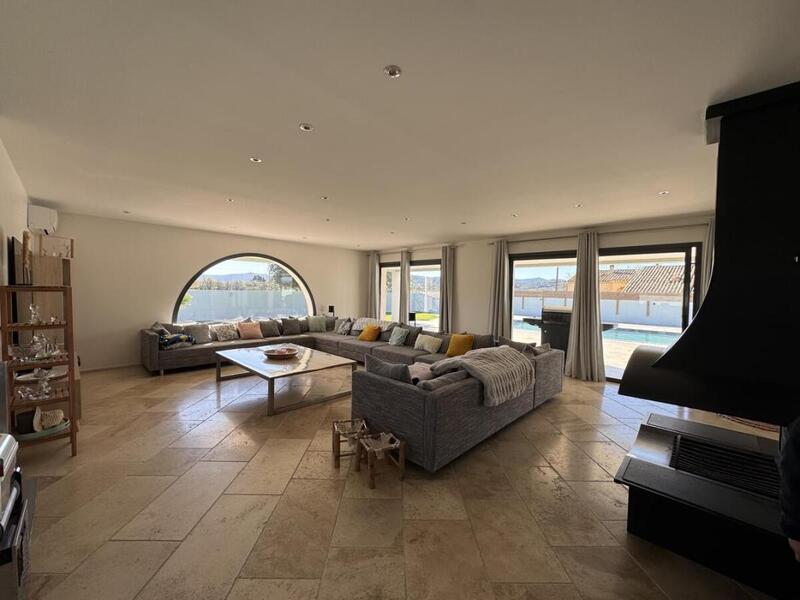 Maison - 318 m² - 9 pièces