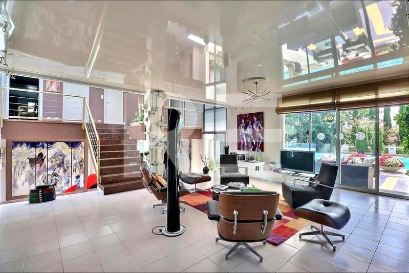 Villa - 323 m² - 8 pièces