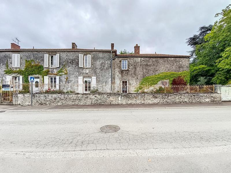 Demeure - 250 m² - 8 pièces