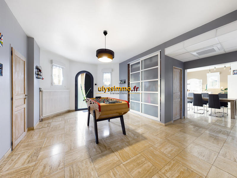 Maison - 214 m² - 9 pièces