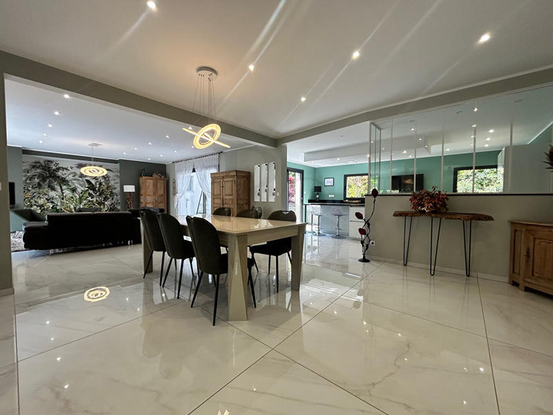 Maison - 217 m² - 5 pièces