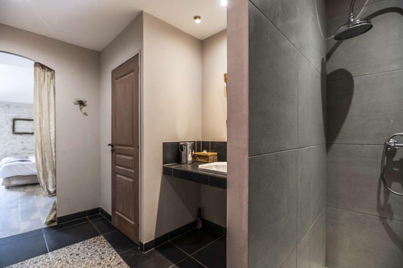 Propriété - 590 m² - 20 pièces