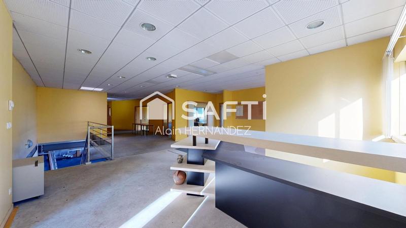 Local commercial - 840 m² - 2 pièces