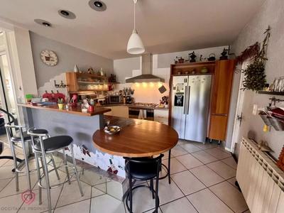 Maison - 227 m² - 6 pièces