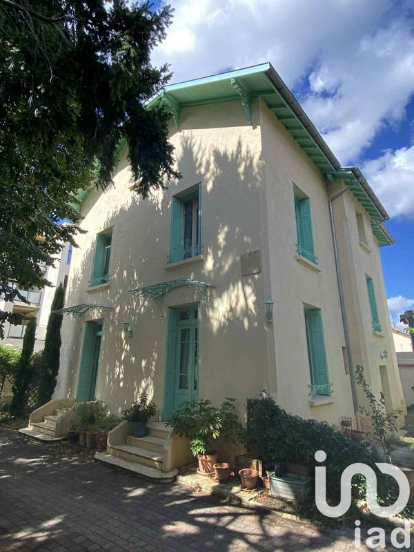 Maison - 220 m² - 7 pièces