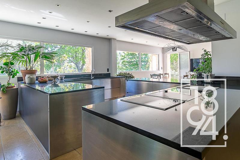 Maison - 301 m² - 6 pièces