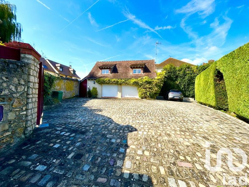 Maison - 313 m² - 9 pièces