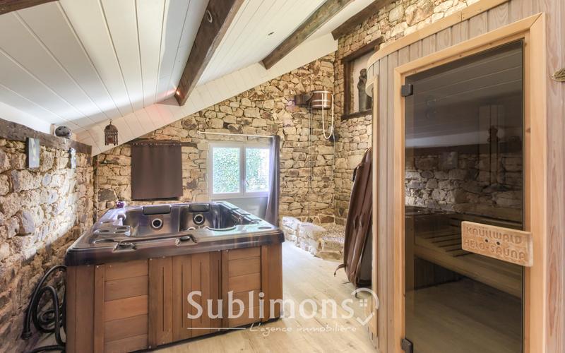 Maison - 423 m² - 15 pièces