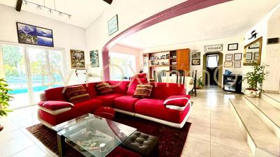 Maison - 230 m² - 6 pièces